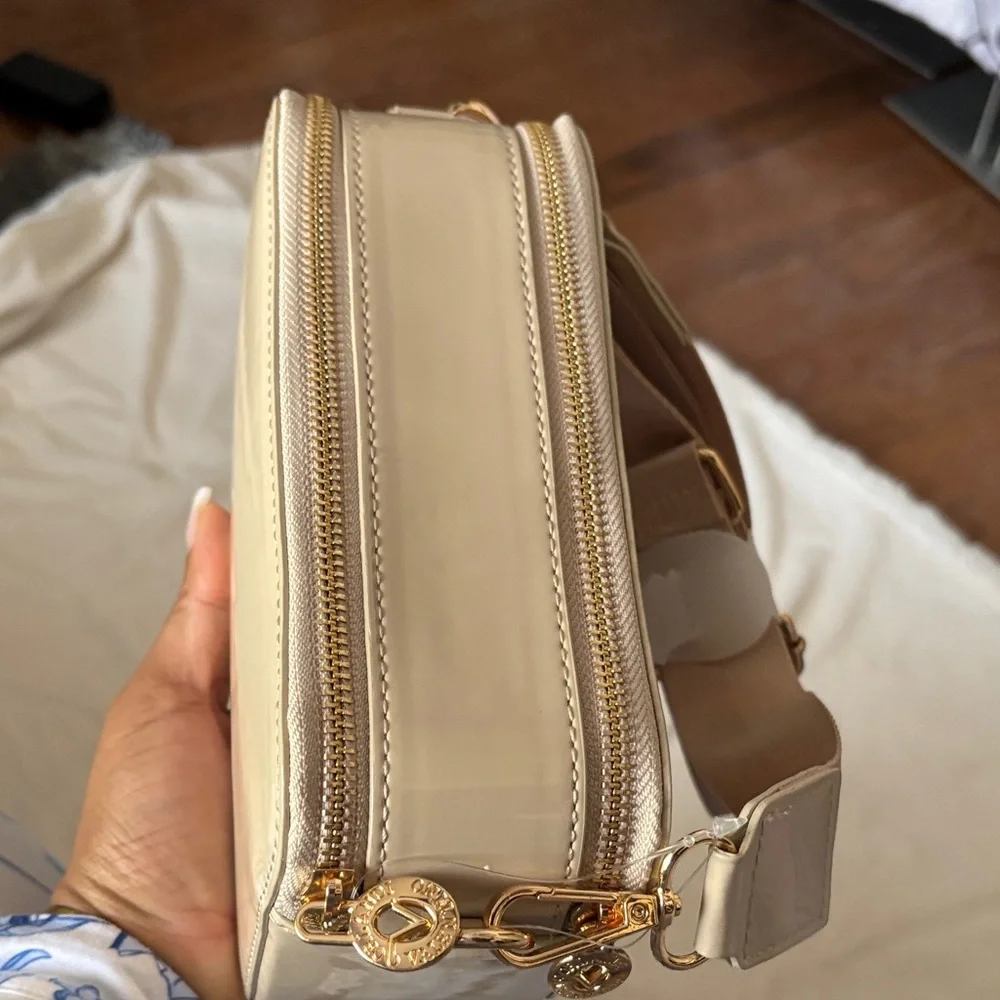 Valentino Orlandi Beige Crossbody Bag with Gold Accents - Picture 5 of 6